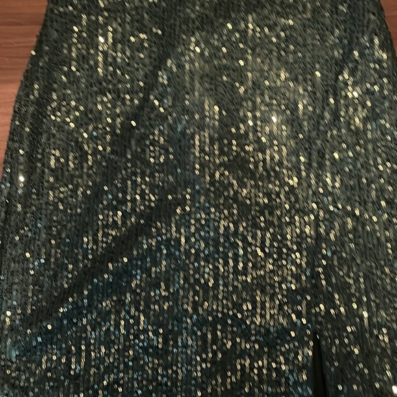 Green formal sequined dress - Picture 5 of 9